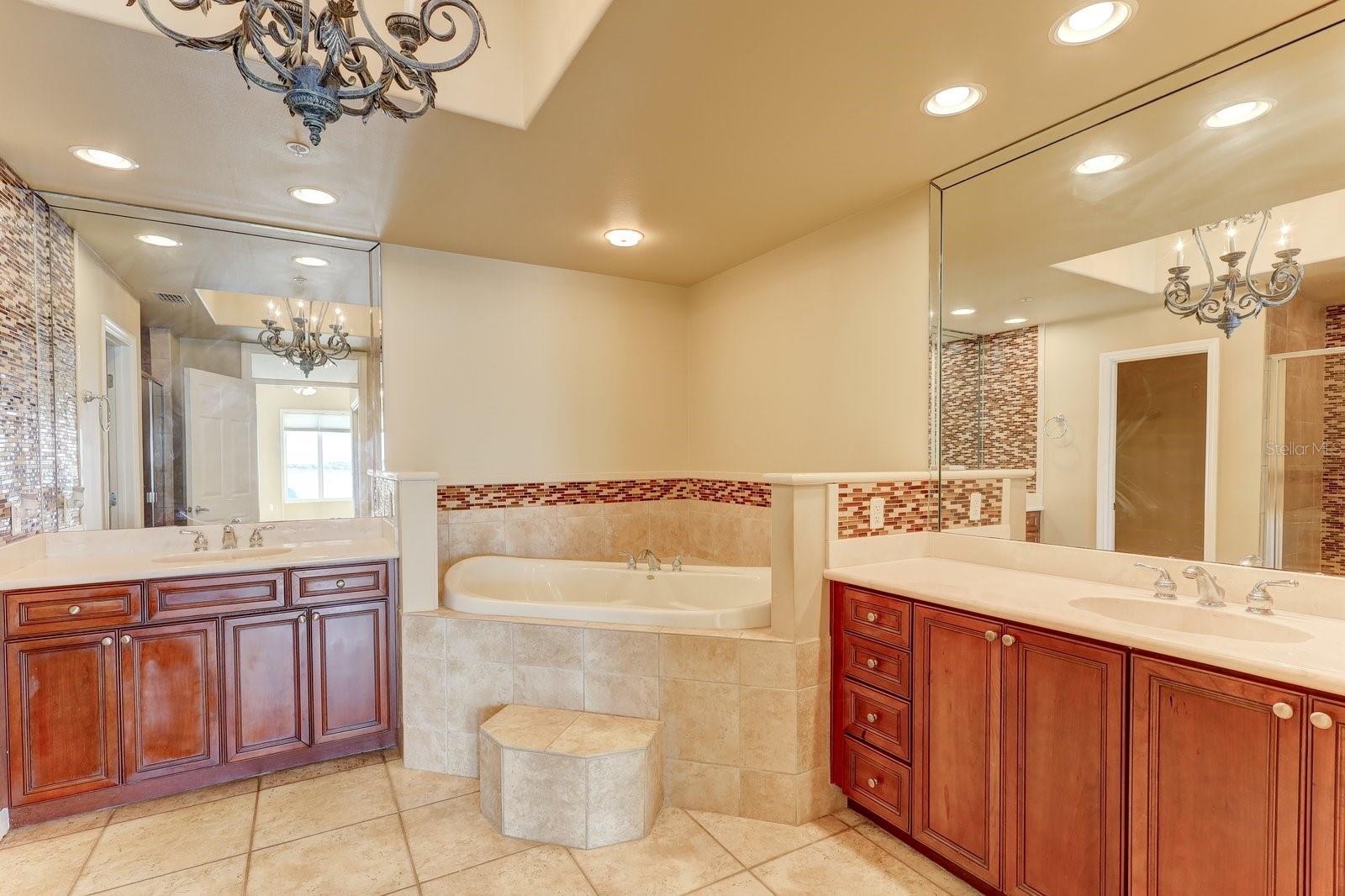 VIZCAYA HEIGHTS CONDO OR 6575 1315 - Residential