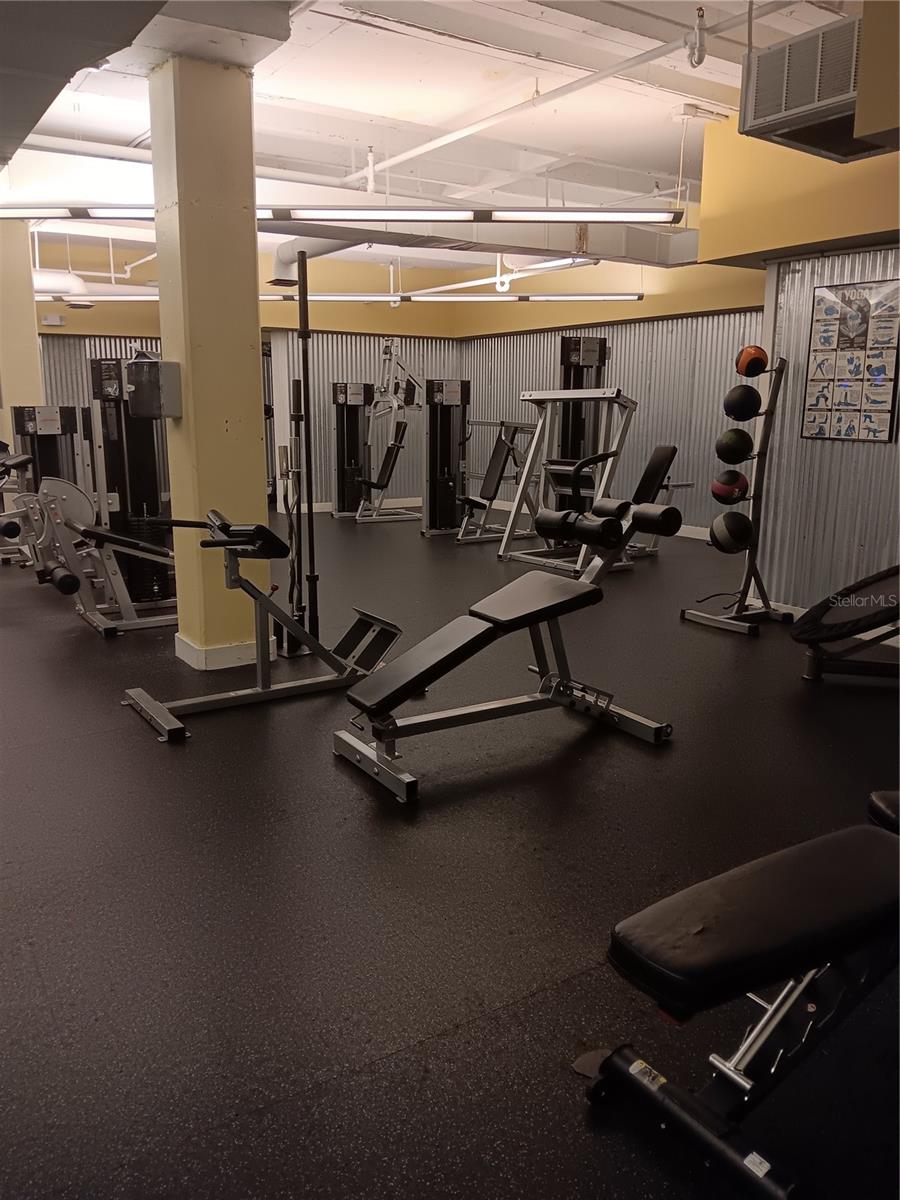 METROPOLITAN/LK EOLA - Residential Lease