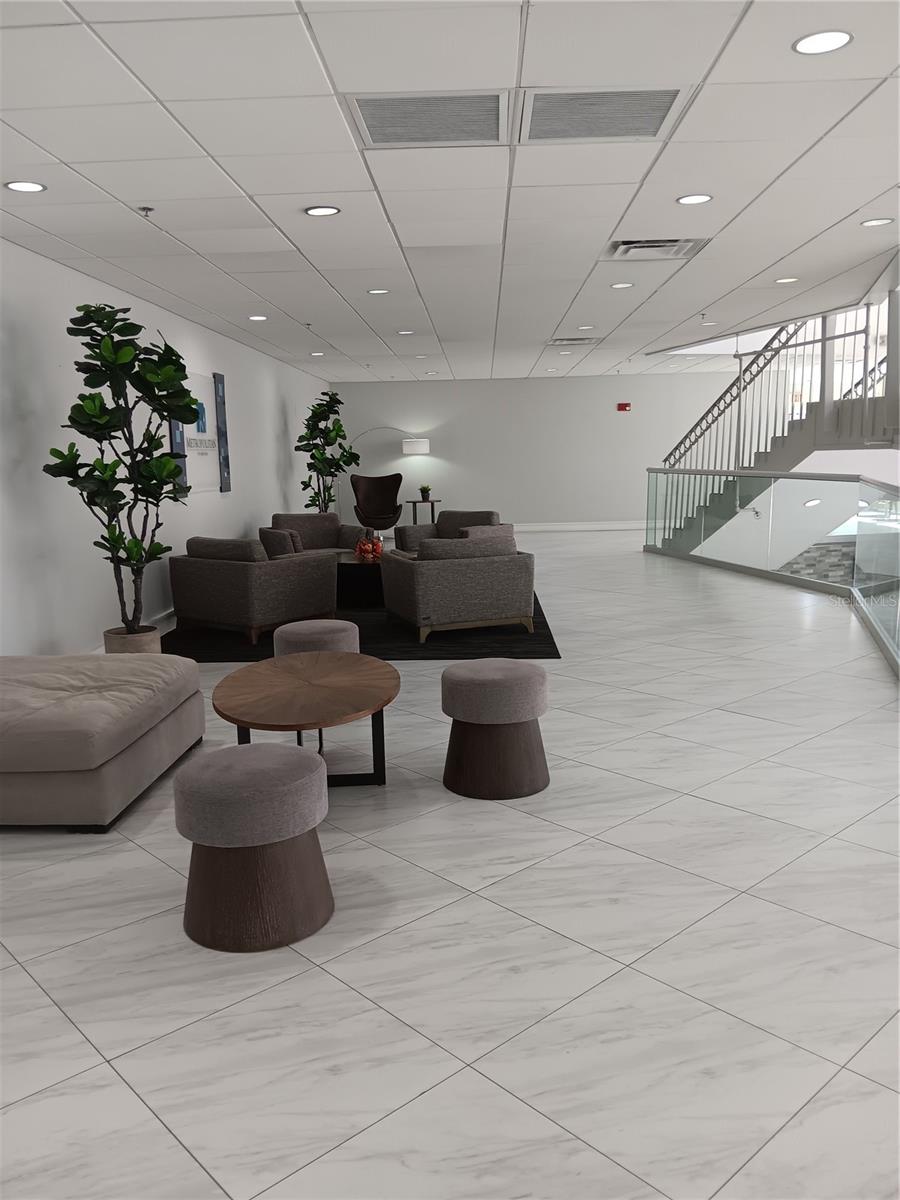 METROPOLITAN/LK EOLA - Residential Lease