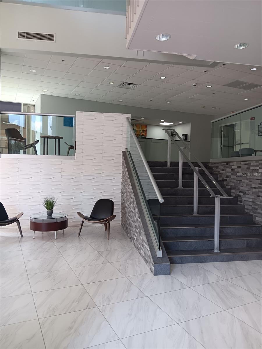 METROPOLITAN/LK EOLA - Residential Lease