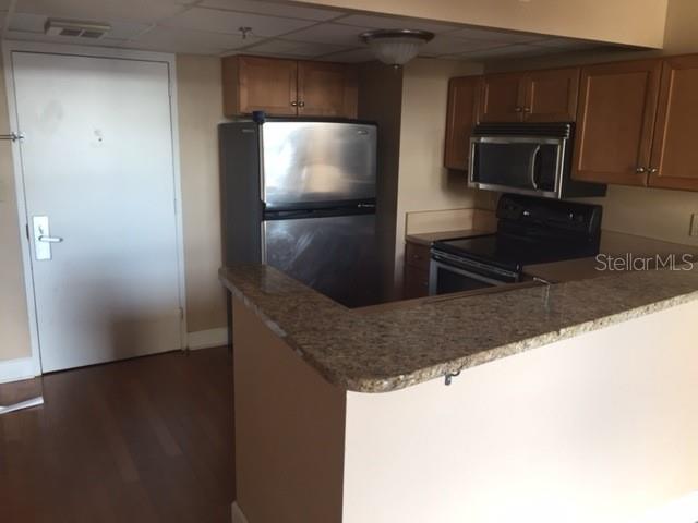 METROPOLITAN/LK EOLA - Residential Lease