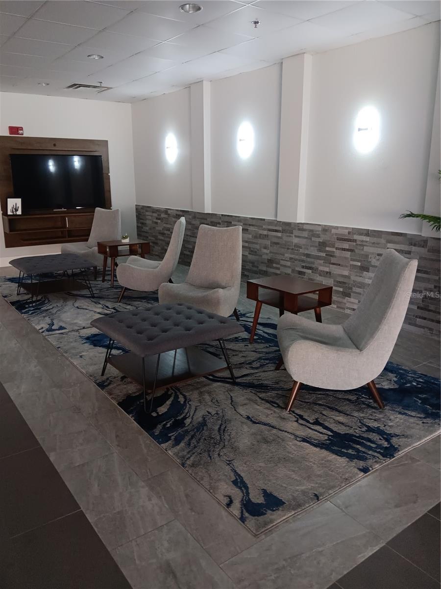 METROPOLITAN/LK EOLA - Residential Lease