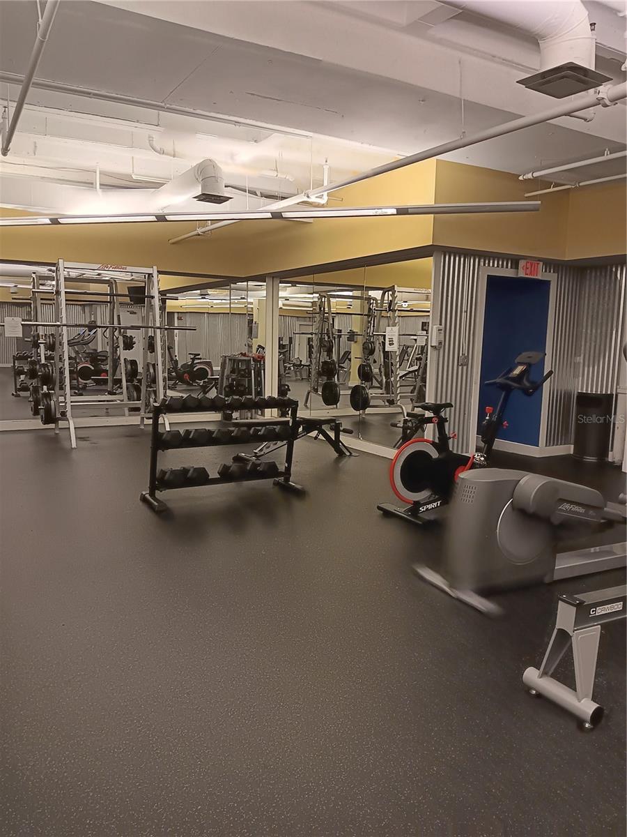 METROPOLITAN/LK EOLA - Residential Lease