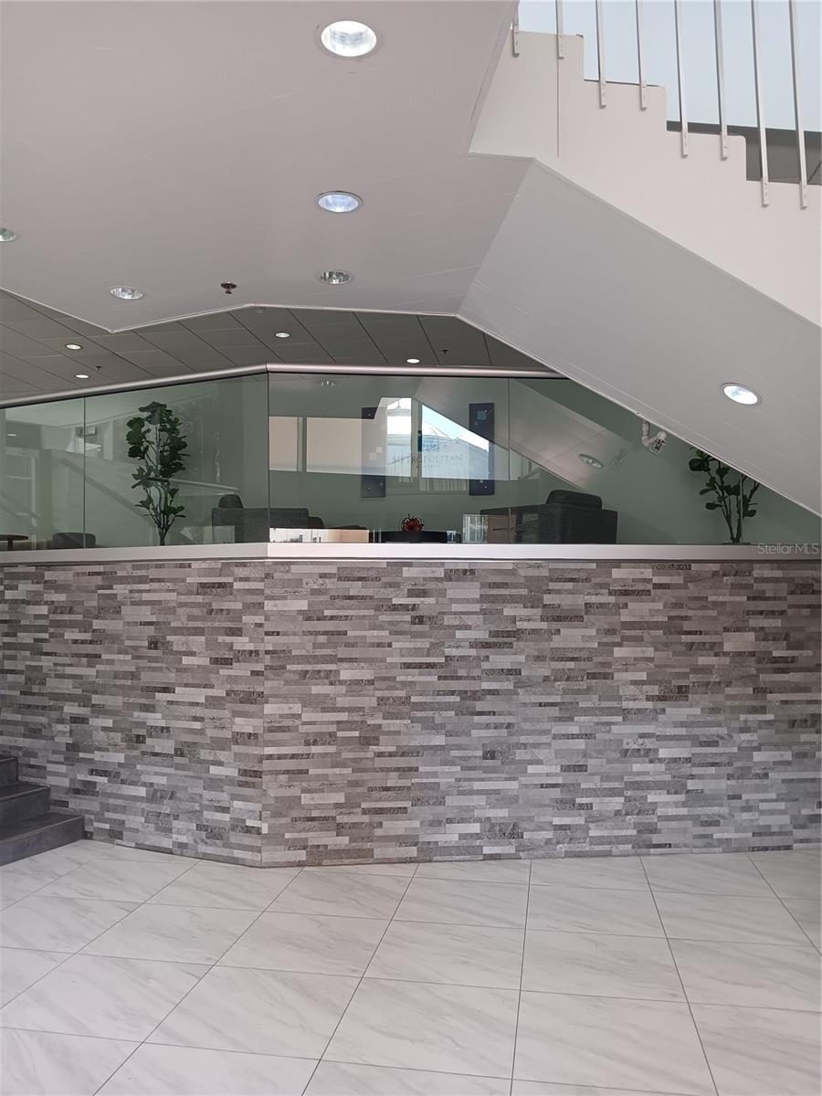 METROPOLITAN/LK EOLA - Residential Lease