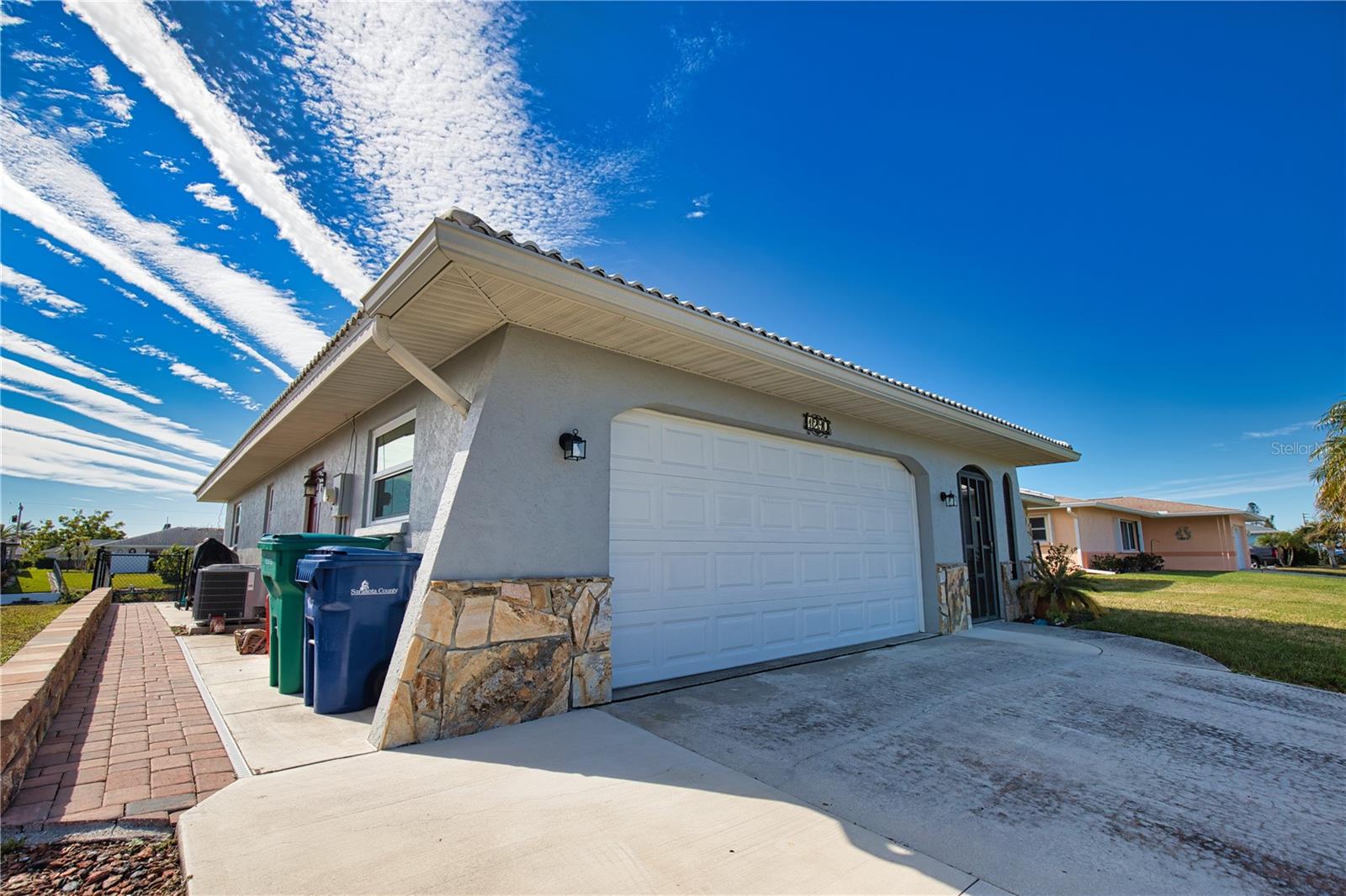 1290 CAMBRIDGE DRIVE