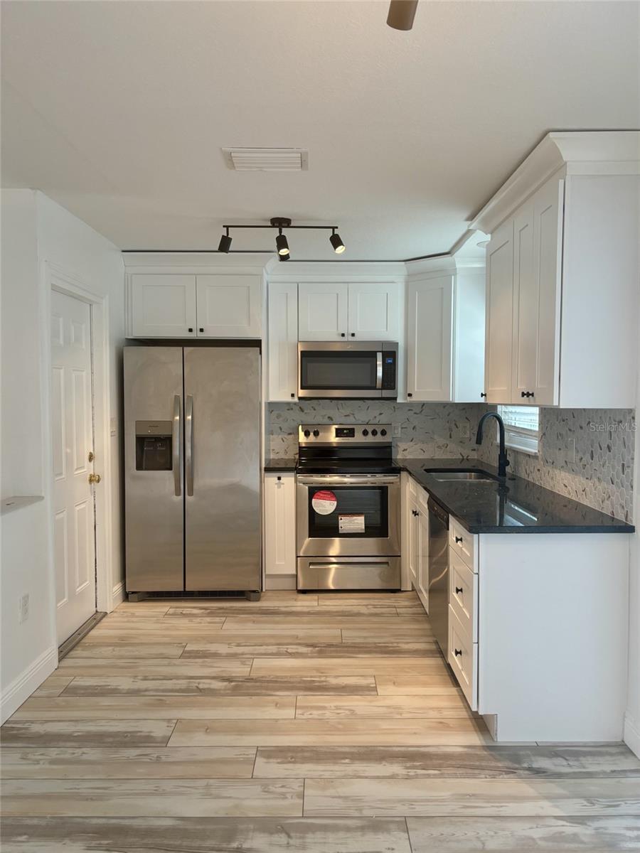 JASMINE LAKES - Residential Lease