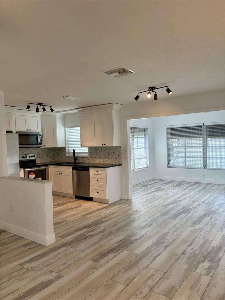 JASMINE LAKES - Residential Lease