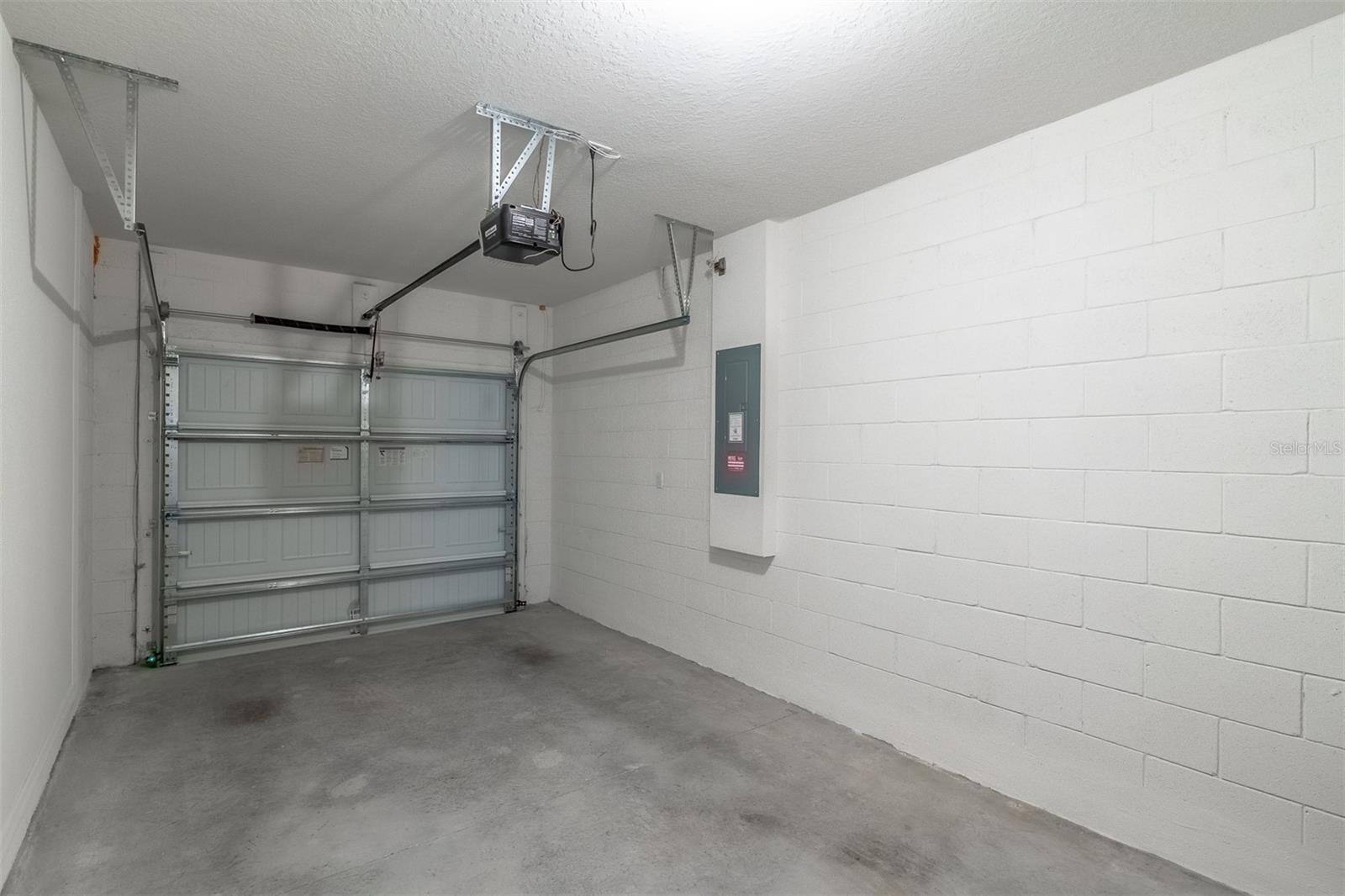 BRENTWOOD TWNHMS PH 1 - Residential