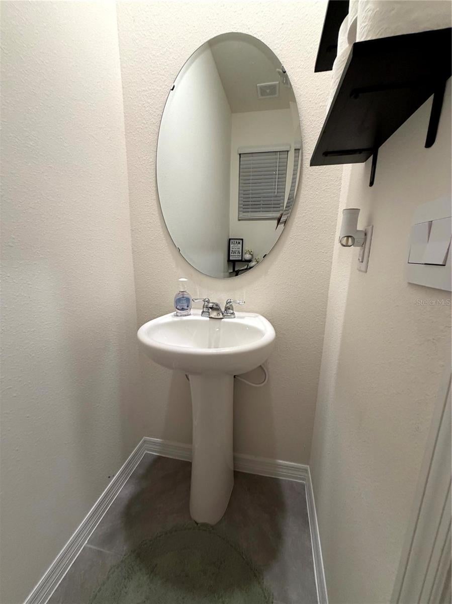 1300 MAKO WAY