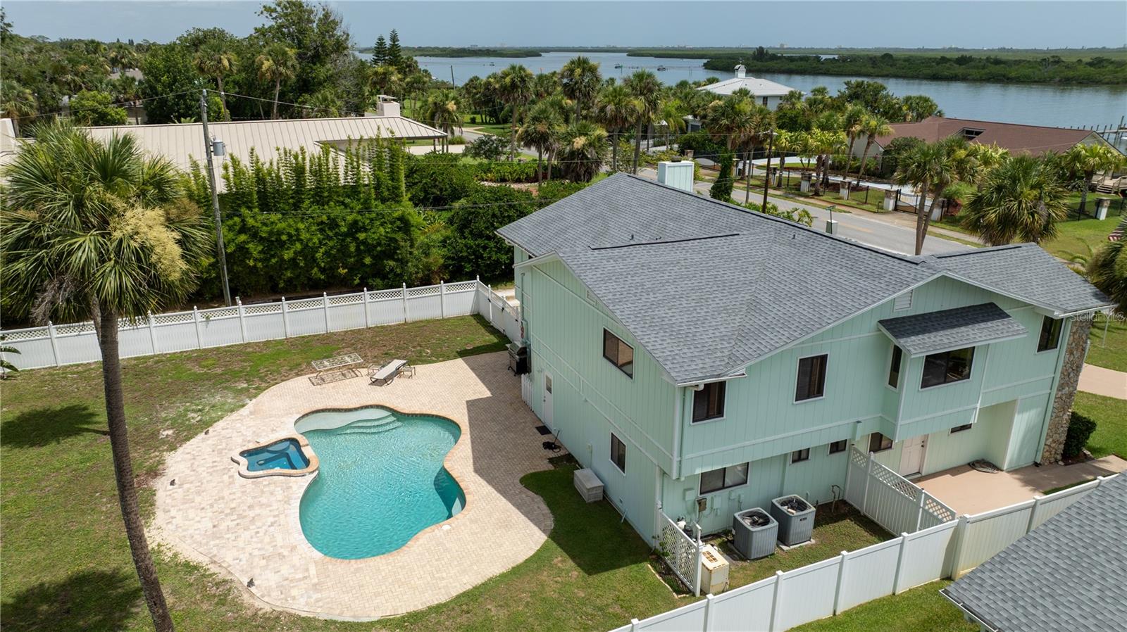 1012 S RIVERSIDE DRIVE
