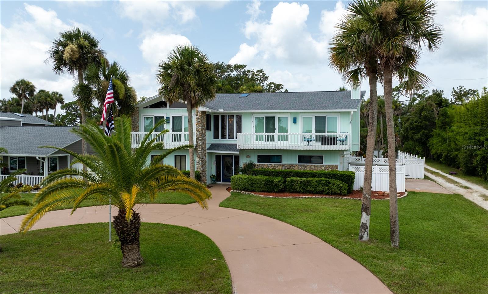 1012 S RIVERSIDE DRIVE