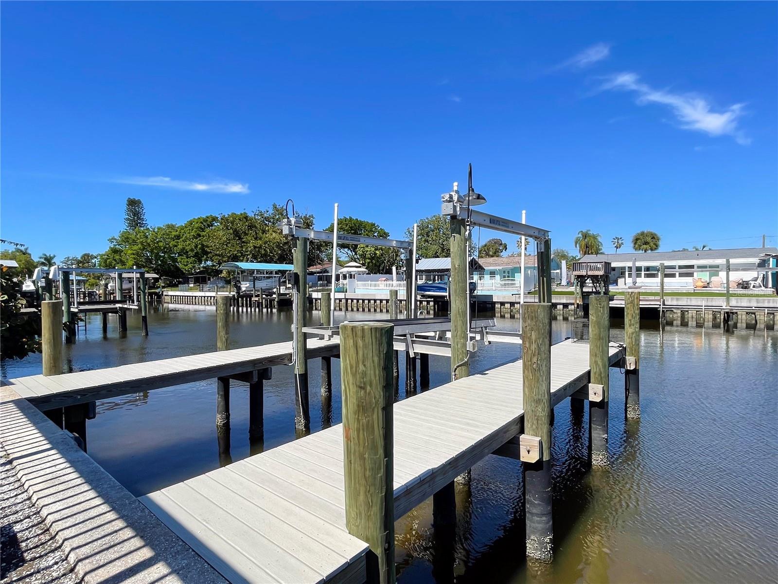 TAMPA SHORES UNIT 7 - Residential