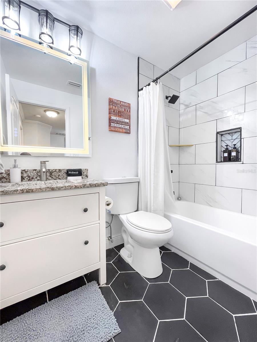 TAMPA SHORES UNIT 7 - Residential