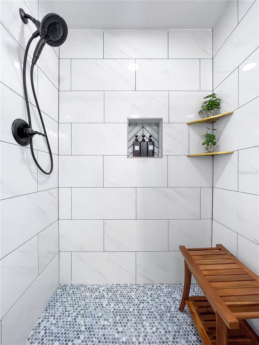 TAMPA SHORES UNIT 7 - Residential