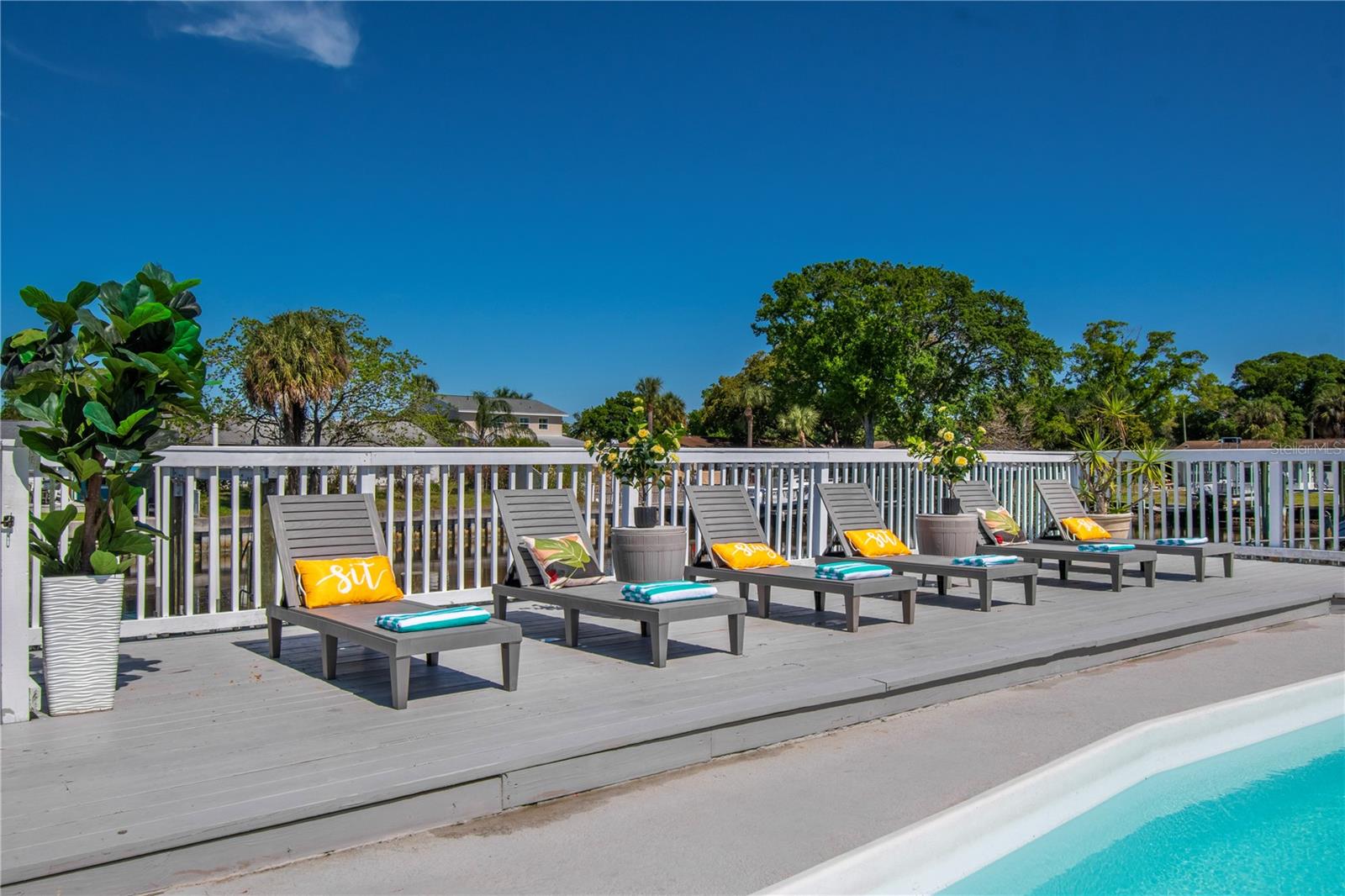 TAMPA SHORES UNIT 7 - Residential