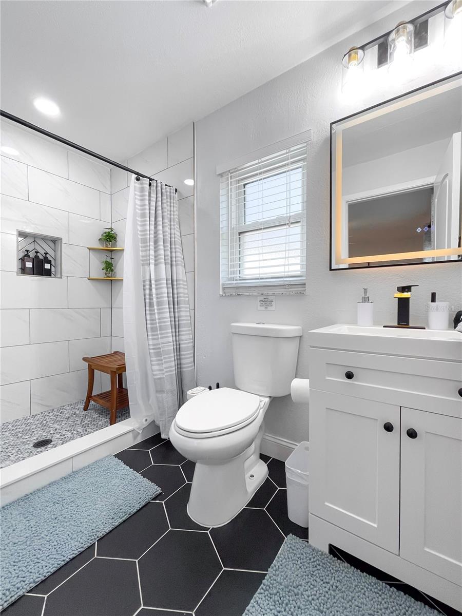 TAMPA SHORES UNIT 7 - Residential