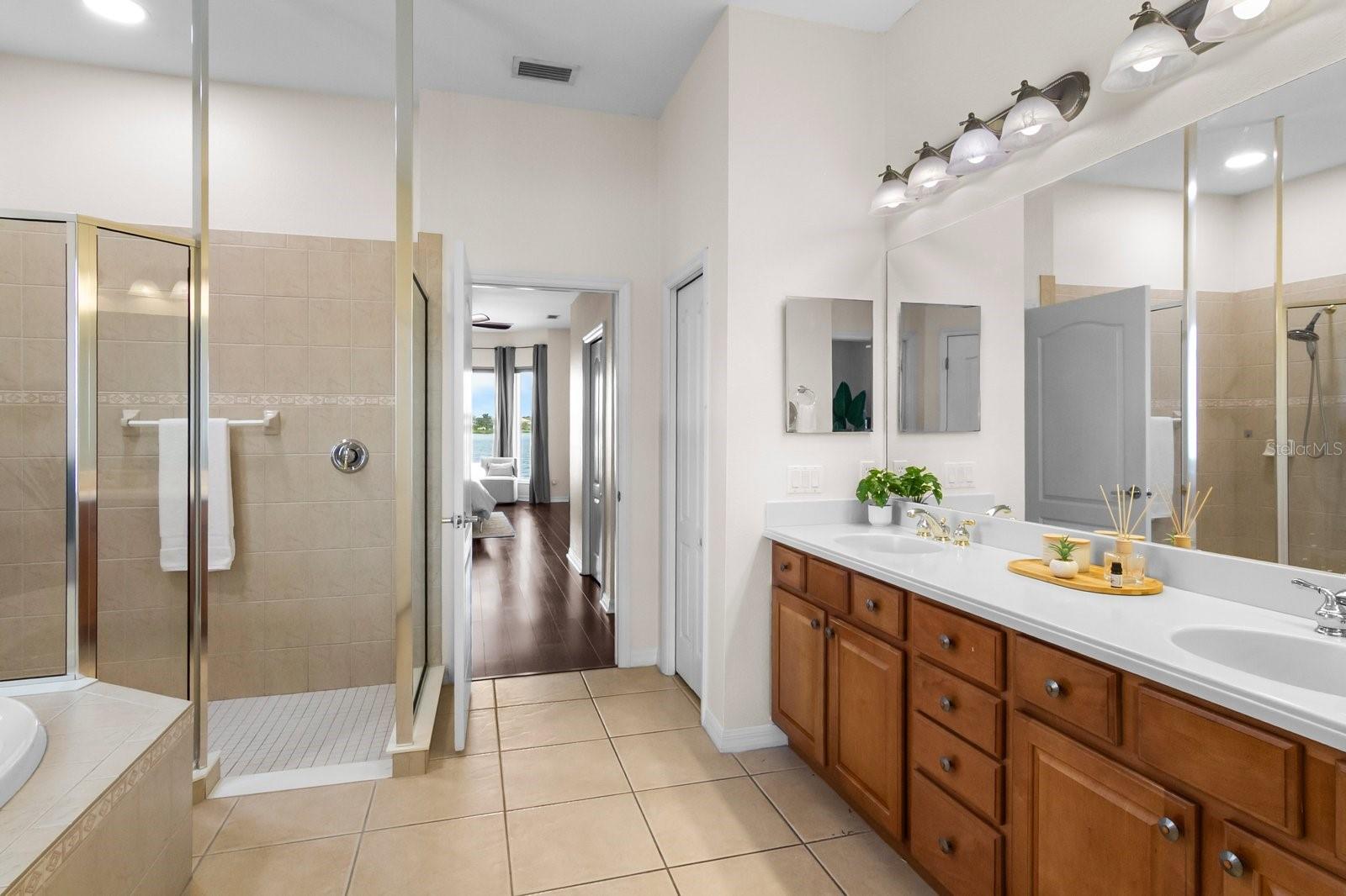 RIVER PLACE - Residential