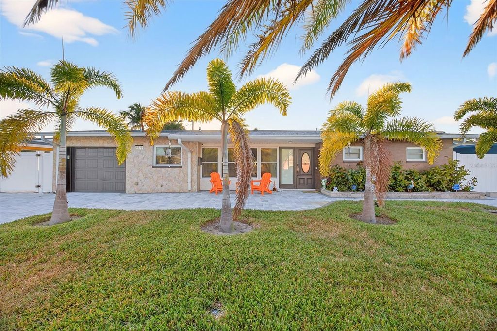 Photo of 5235 40th Street S, St Petersburg, FL 33711 (MLS # S5131134)