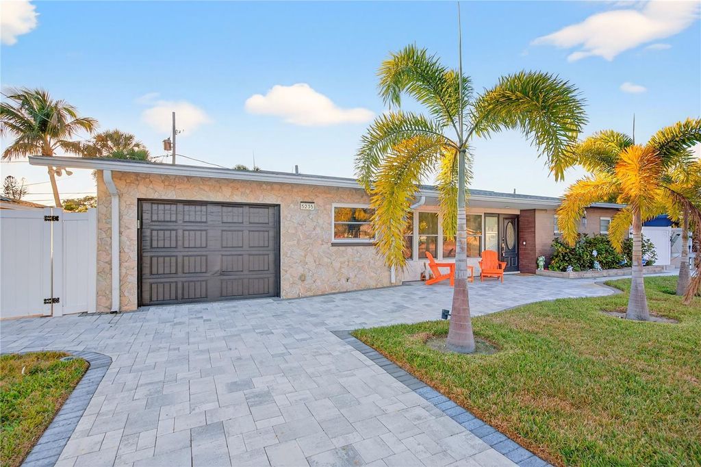 Photo of 5235 40th Street S, St Petersburg, FL 33711 (MLS # S5131134)