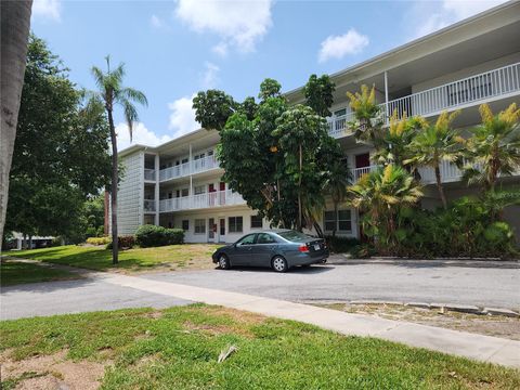 Photo of 5155 9th Avenue N #206 B, St Petersburg, FL 33710 (MLS # TB8391283) Photo of 5155 9th Avenue N #206 B, St Petersburg, FL 33710 (MLS # TB8391283)