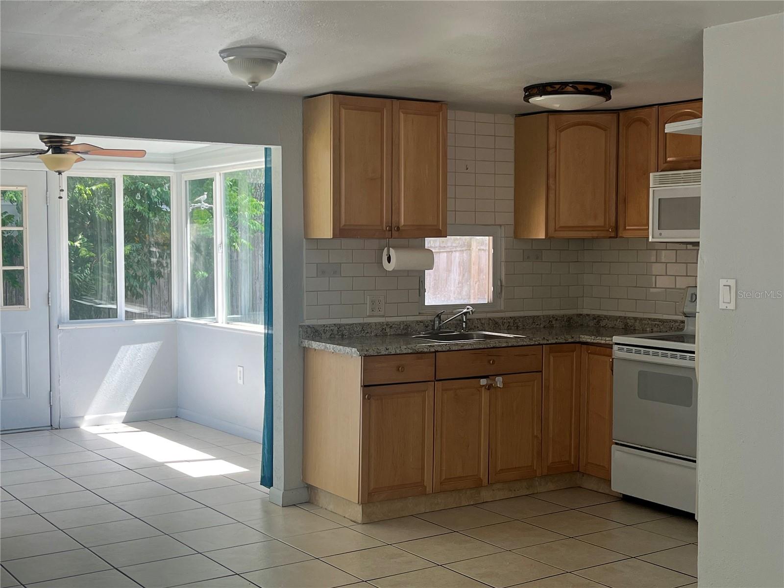 ORANGE LAKE VILLAGE - Residential Lease