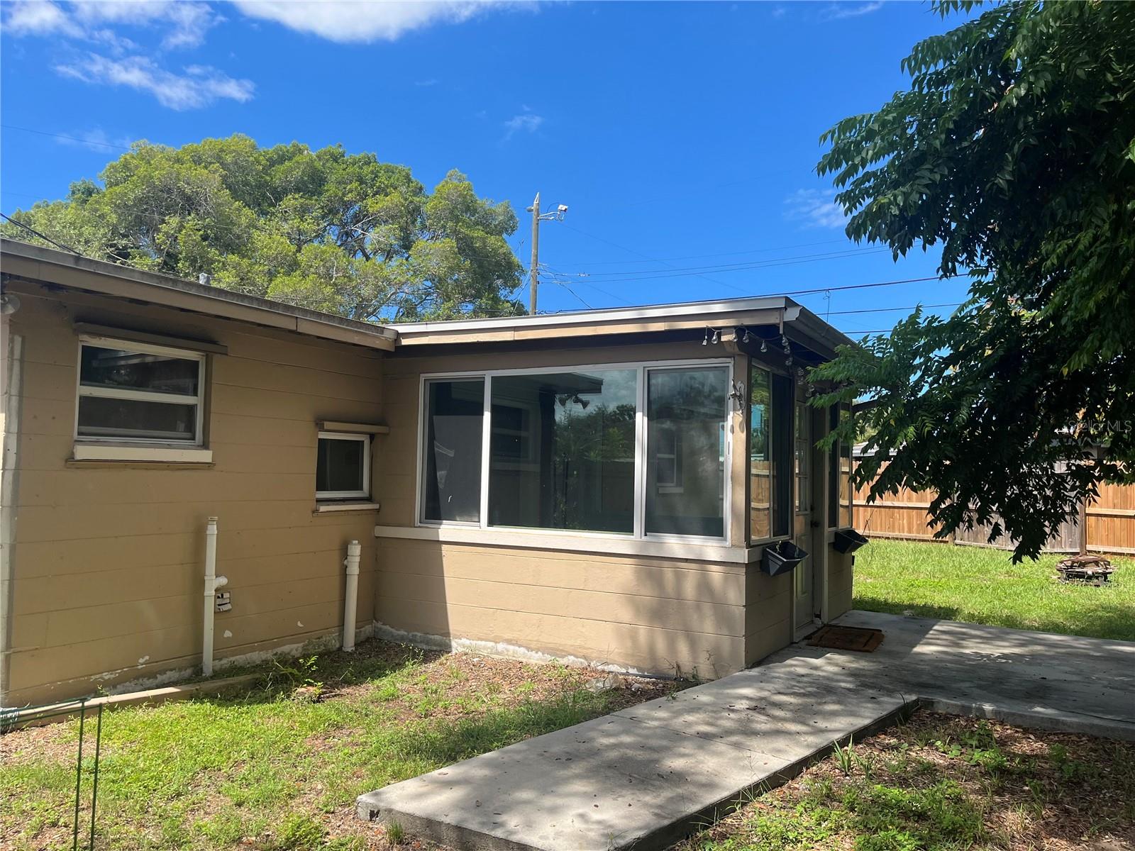 ORANGE LAKE VILLAGE - Residential Lease