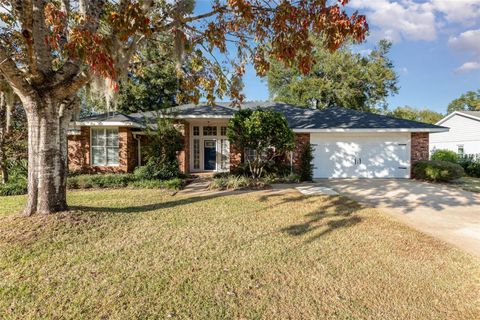 A home in DELAND