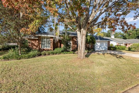 A home in DELAND