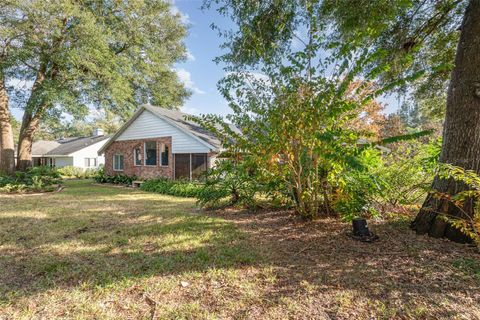 A home in DELAND