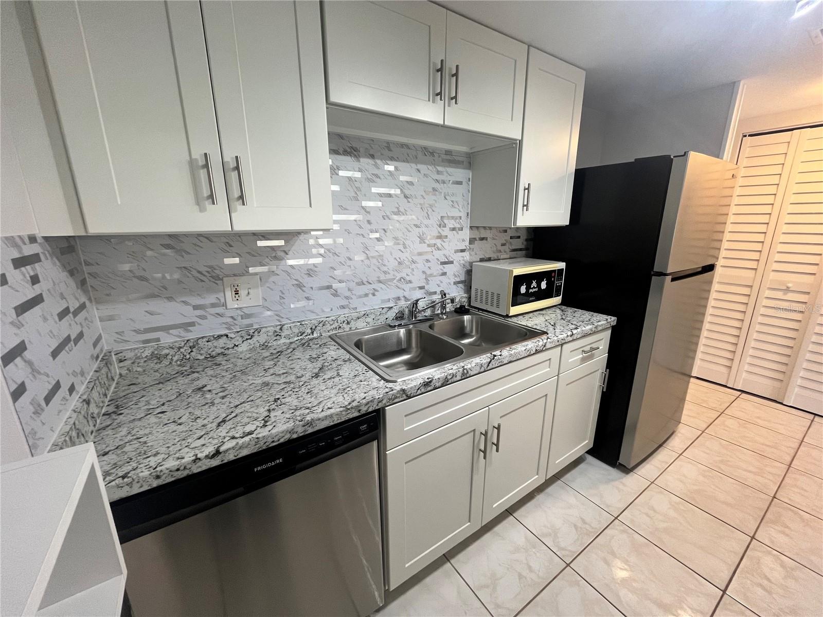 THE TAMPA RACQUET CLUB A CONDO - Residential Lease