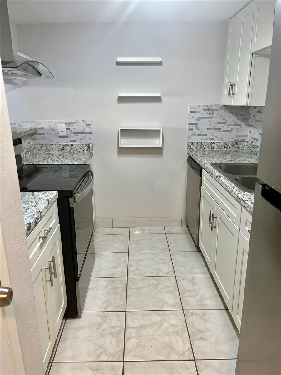 THE TAMPA RACQUET CLUB A CONDO - Residential Lease