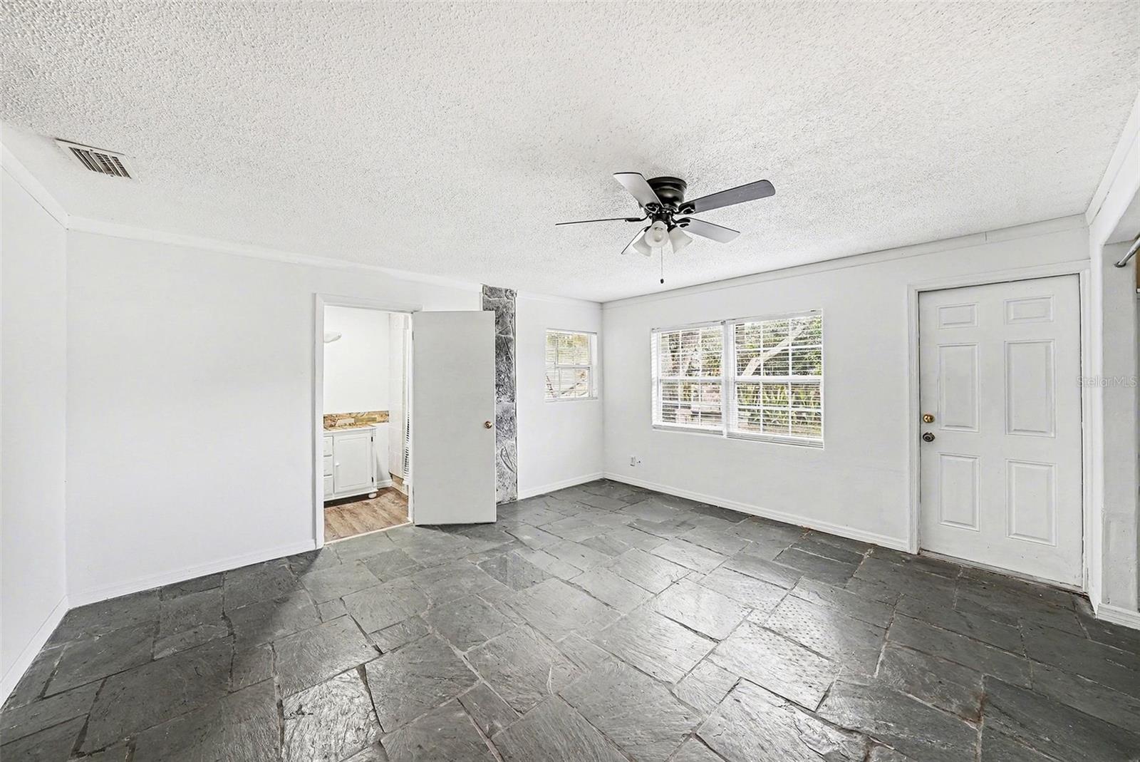 TOWNN COUNTRY PARK UN 01 - Residential Lease