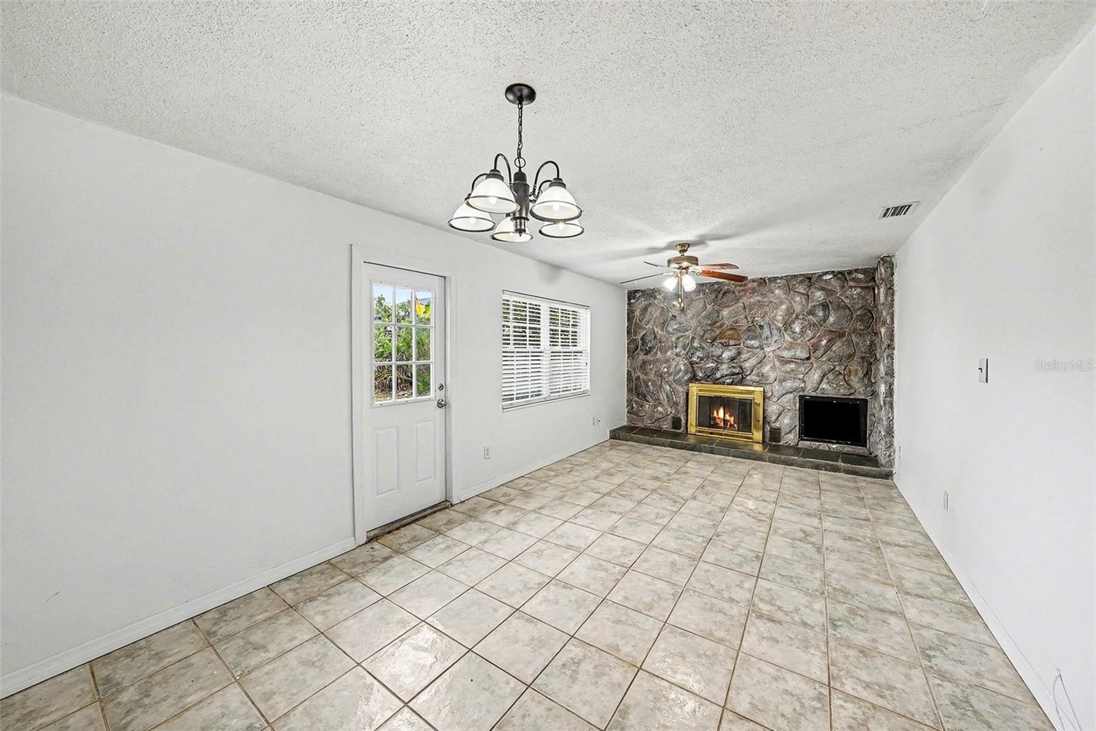 TOWNN COUNTRY PARK UN 01 - Residential Lease