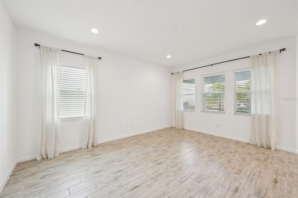 Photo of 806 Winterside Drive, Apollo Beach, FL 33572 (MLS # TB8496227)