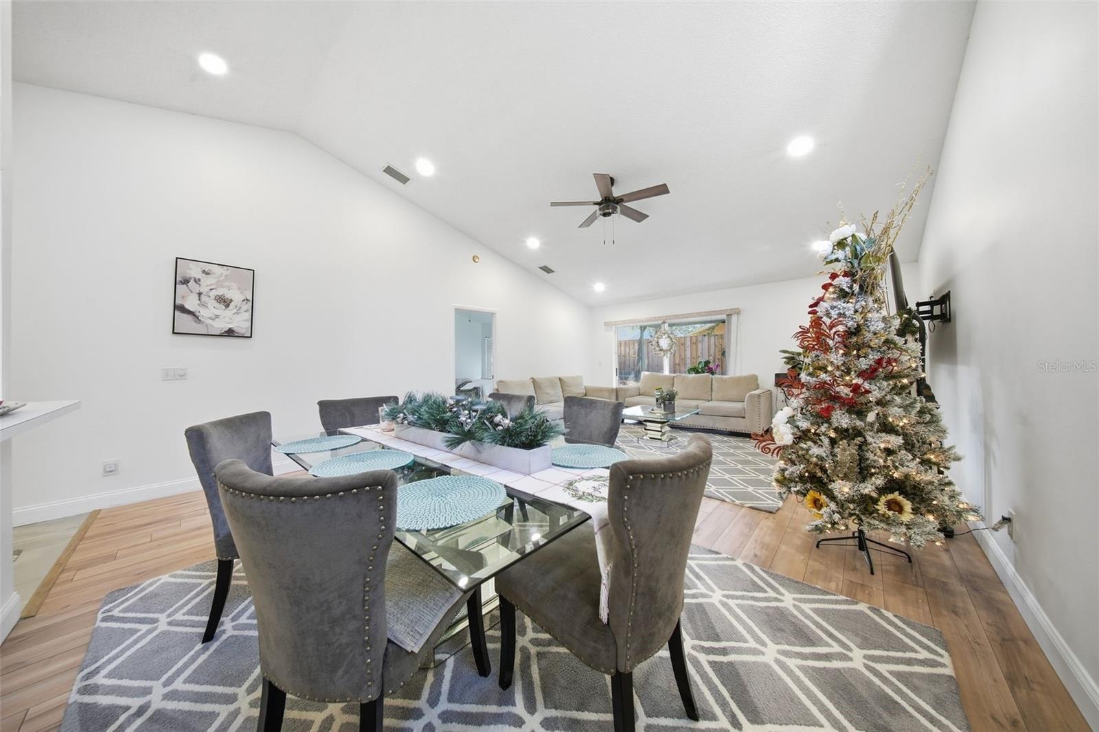 COUNTRYSIDE PALMS - Residential