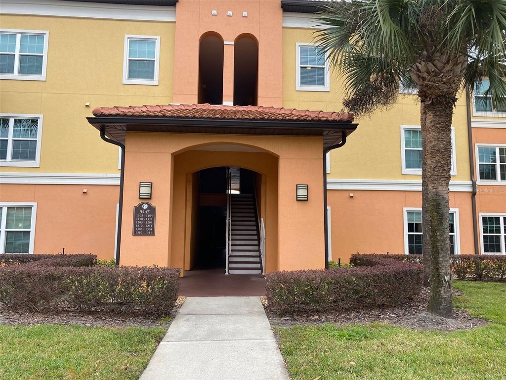 Photo of 5447 Vineland Road #1303, Orlando, FL 32811 (MLS # O6378736)