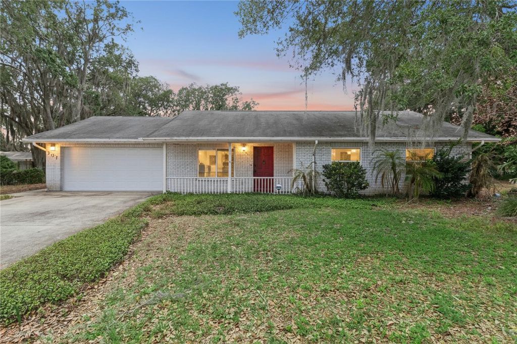 Photo of 307 E Maple Street, Davenport, FL 33837 (MLS # O6404001)