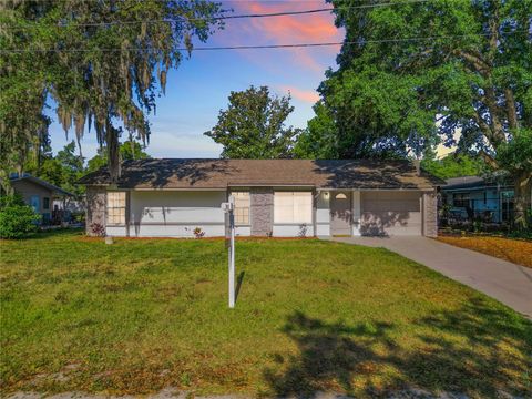 A home in DELAND