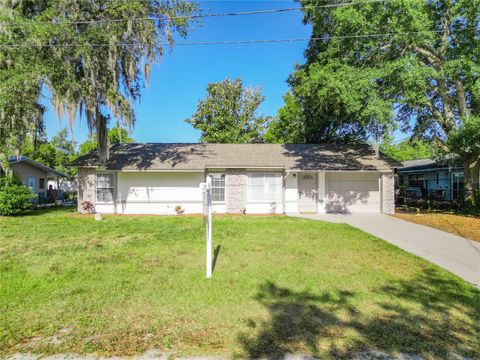 A home in DELAND