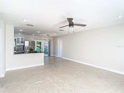 A home in DELAND