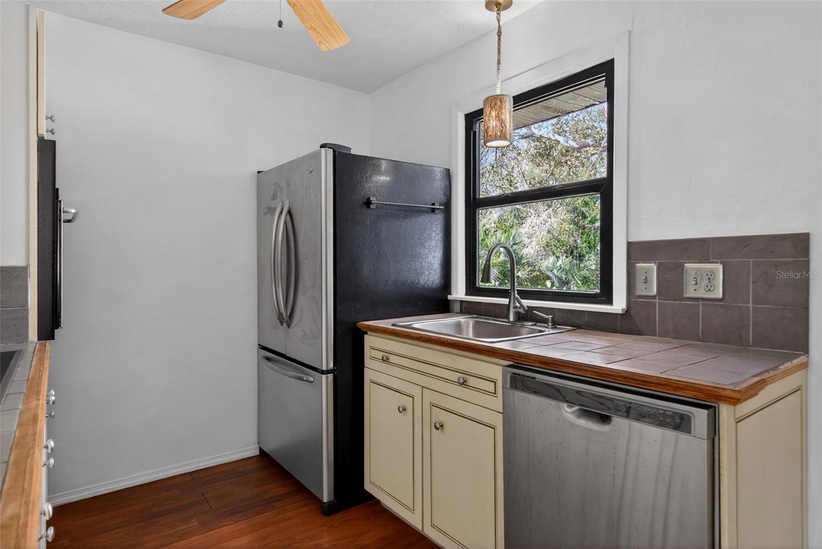 EMERALD HARBOR - Residential