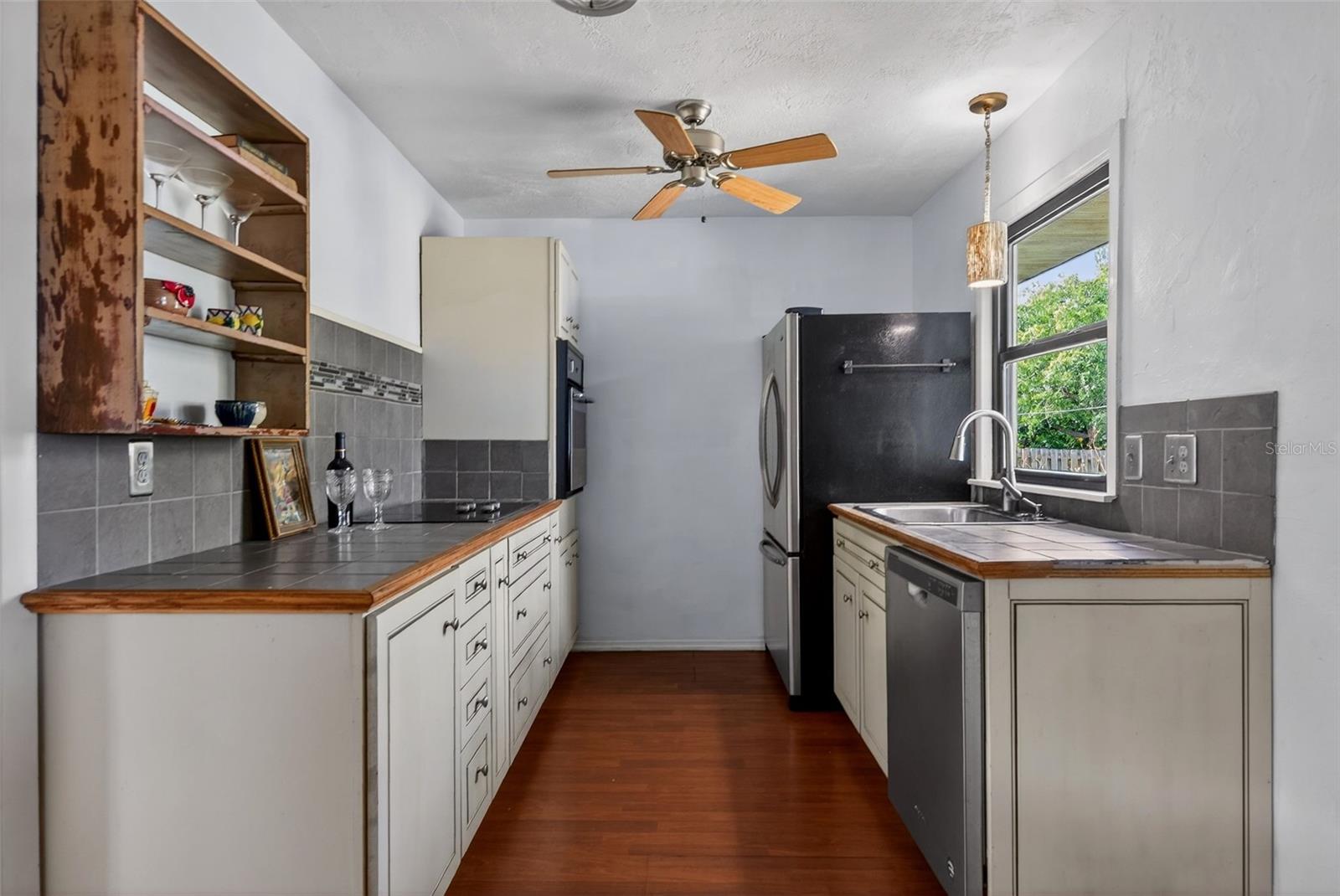 EMERALD HARBOR - Residential