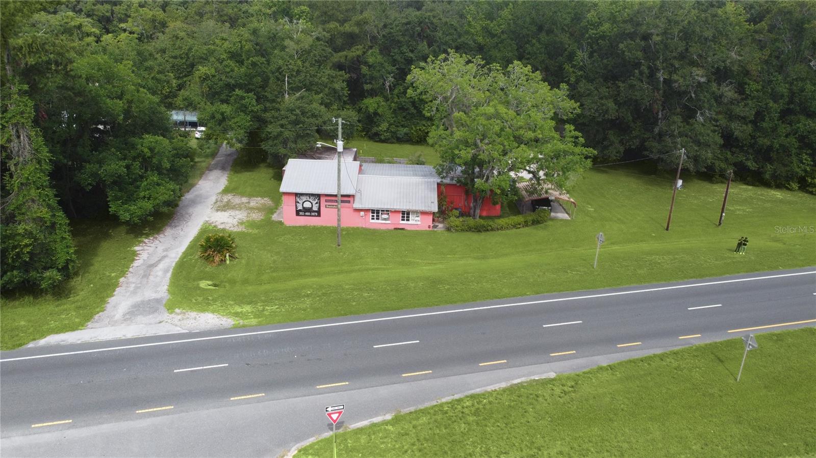 Flex warehouse building available for lease! Situated directly off HWY 301, this property is ideally positioned for truck access and distribution. Boasting two points of access, including carport access and two 10 x 10 bay doors to the shop portion, it offers convenience and flexibility. With well and septic, as well as AC in the retail portion, this versatile space is designed to meet a variety of business needs. Don't miss this exceptional opportunity to secure a prime location for your commercial operations. Business Automotive Zoning Alachua county.