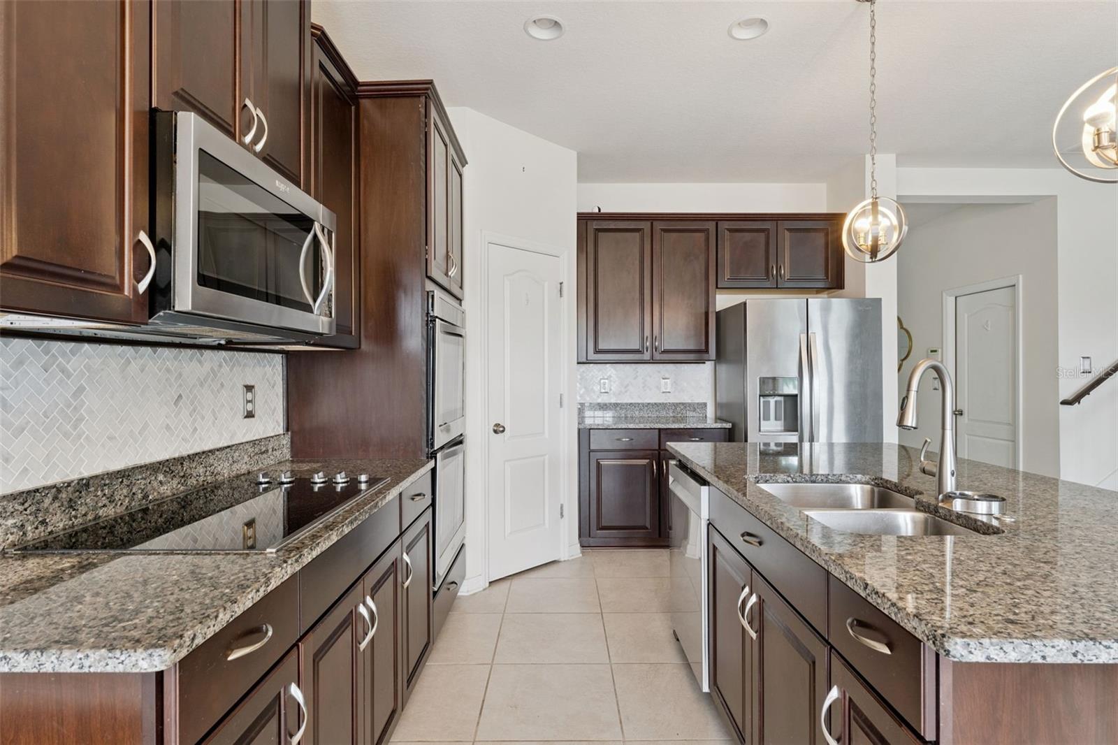 4080 GOLDEN WILLOW CIRCLE