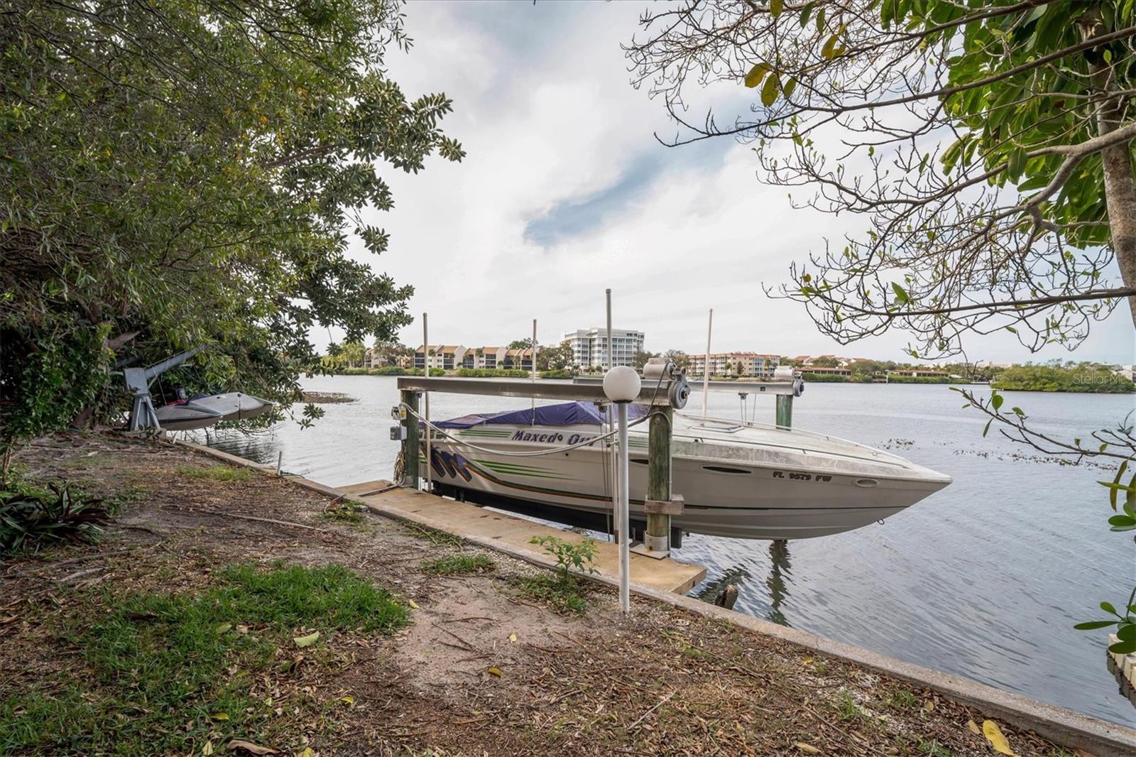 PINE SHORES ESTATE 7TH SEC - Residential