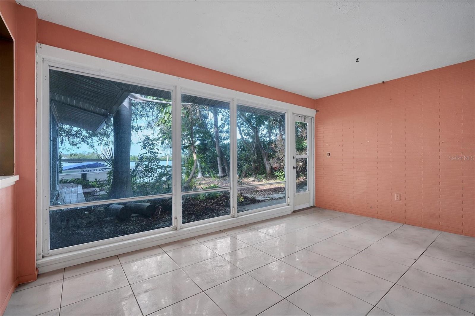 PINE SHORES ESTATE 7TH SEC - Residential
