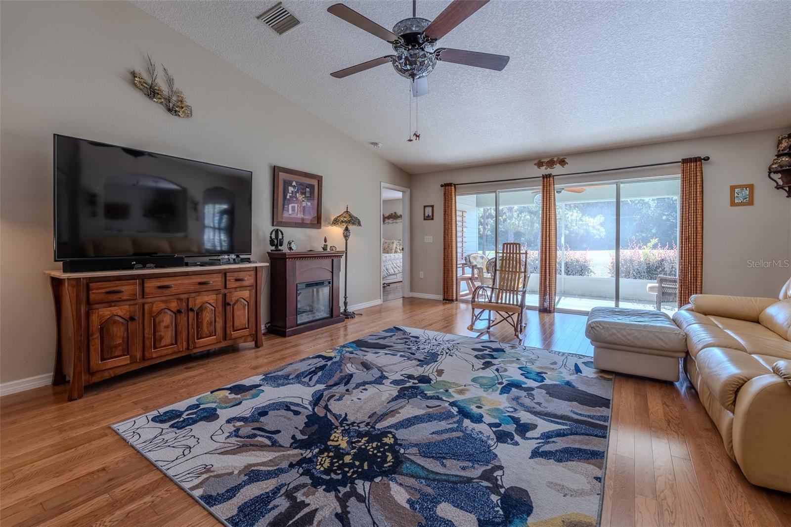 SUMMERGLEN - Residential