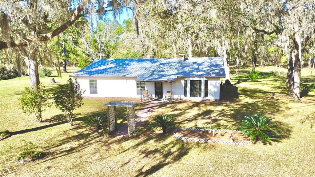 Photo of 4220 NW 235th Avenue, Alachua, FL 32615 (MLS # GC538388)