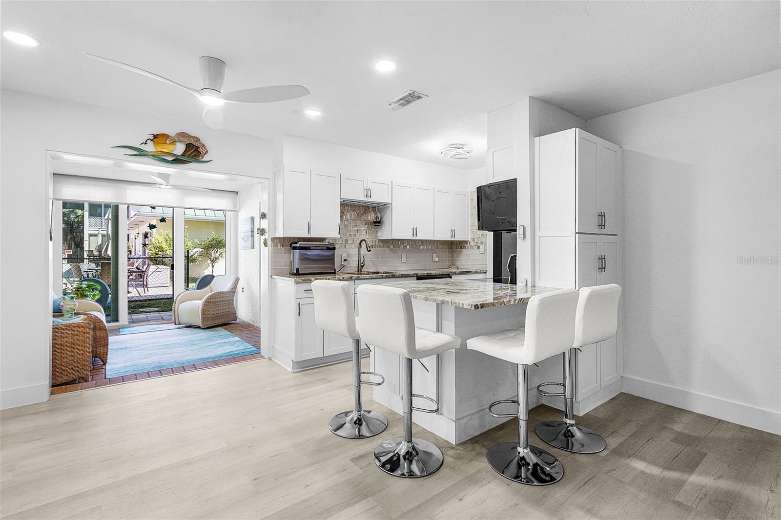 MARK 01 CONDO - Residential