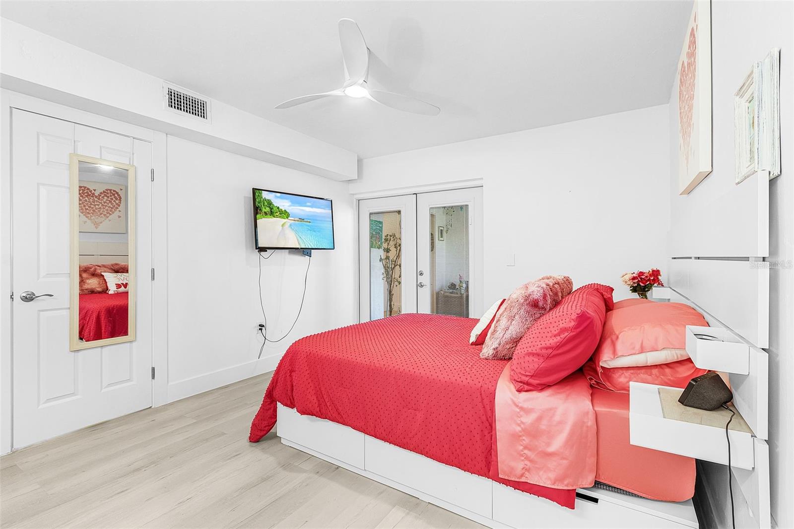 MARK 01 CONDO - Residential